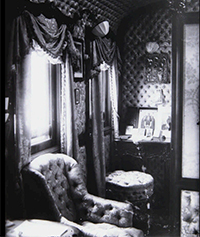 Внутренний вид вагона-спальни поезда, в котором Николай II подписал отречение от престола [Изоматериал] : [фотография]. - Псков, 1917